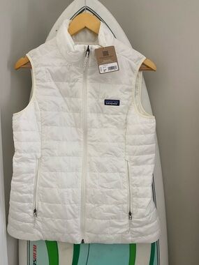 Patagonia White Quilted Women's Insulated Vest- Medium